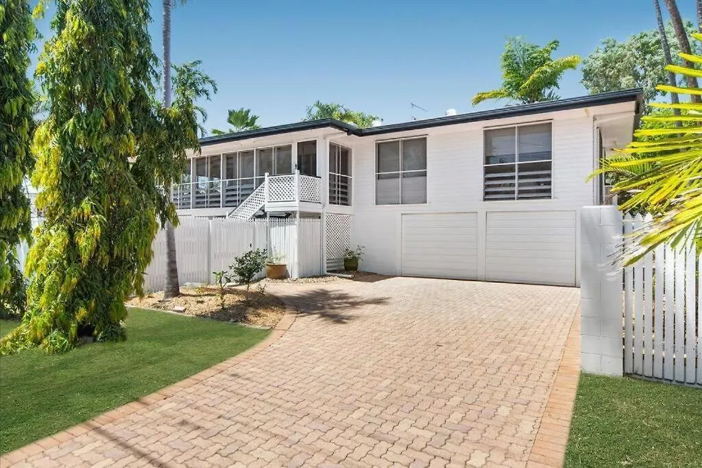 The Beach House At Pallarenda 0*,  Australien